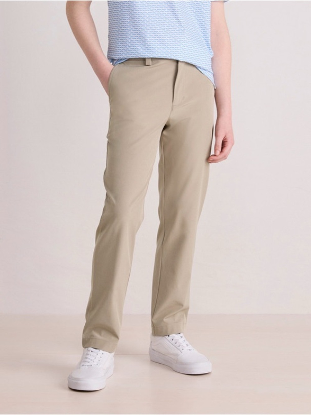 Vineyard Vines Boy’s Performance Khaki Pants size 18 Golf School Uniform